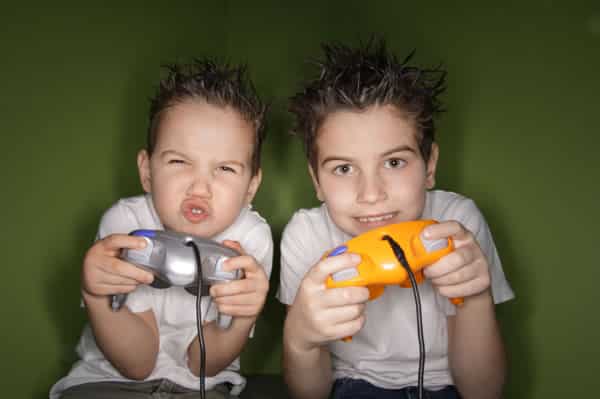 Kids_playing_video_games