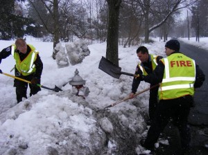 Ridgewood_firefighters_free_hydrants_theridgewoodblog.net_