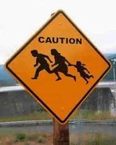 171-0905104550-illegal-aliens-crossing-fence21