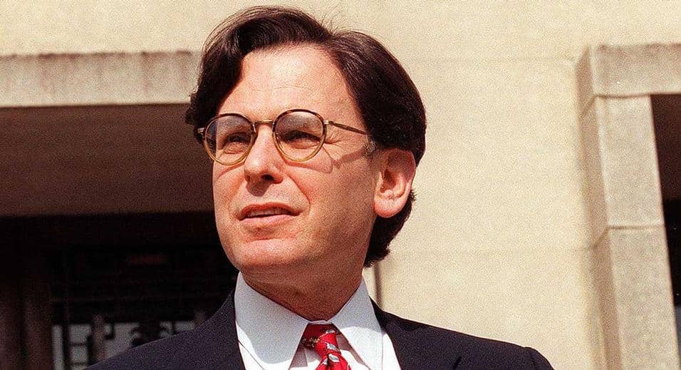 White House Aide Sidney Blumenthal talks to report