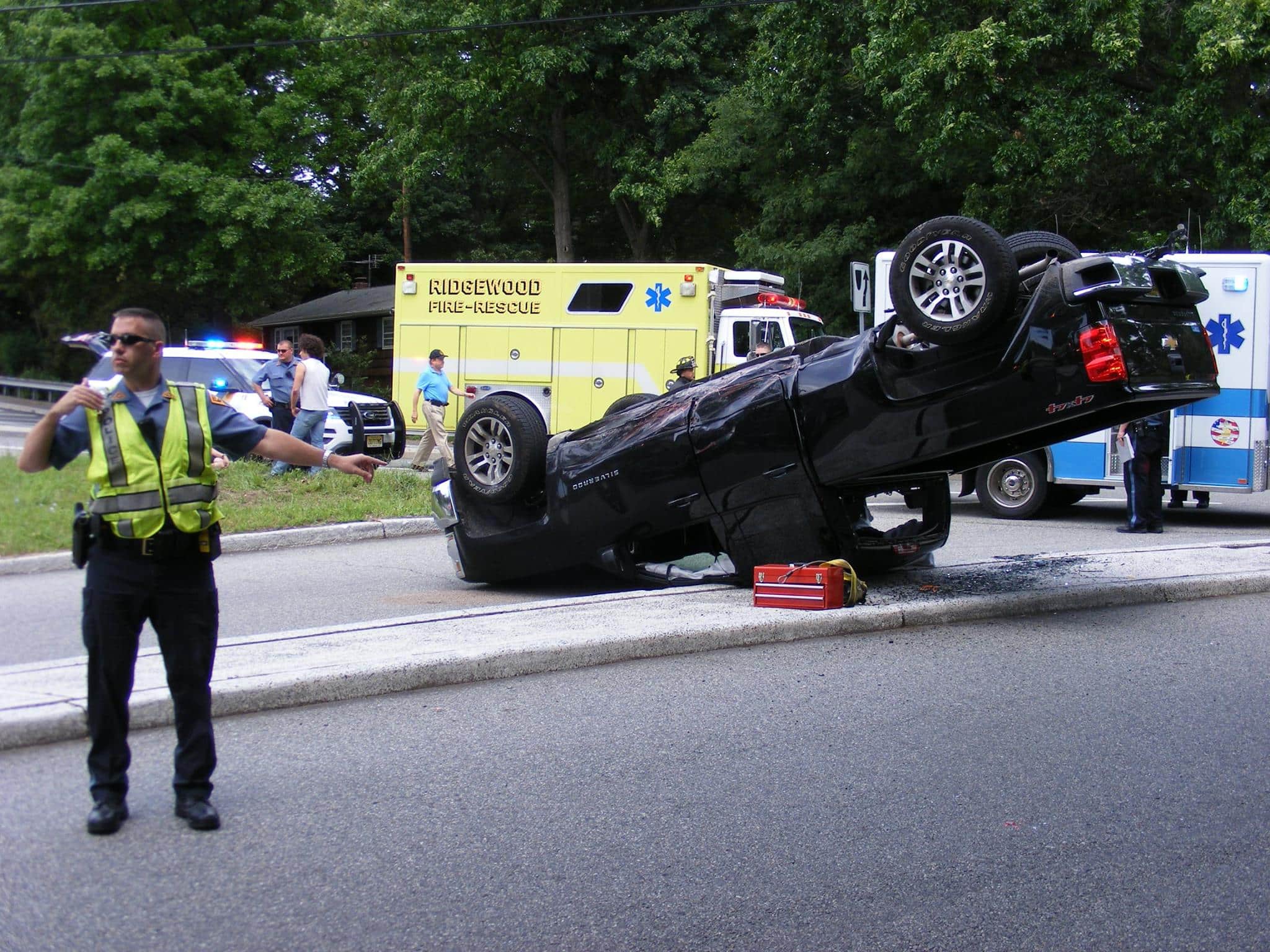 Ridgewood Police and Fire Respond with Paramus Police and Fire to Linwood Avenue Accident