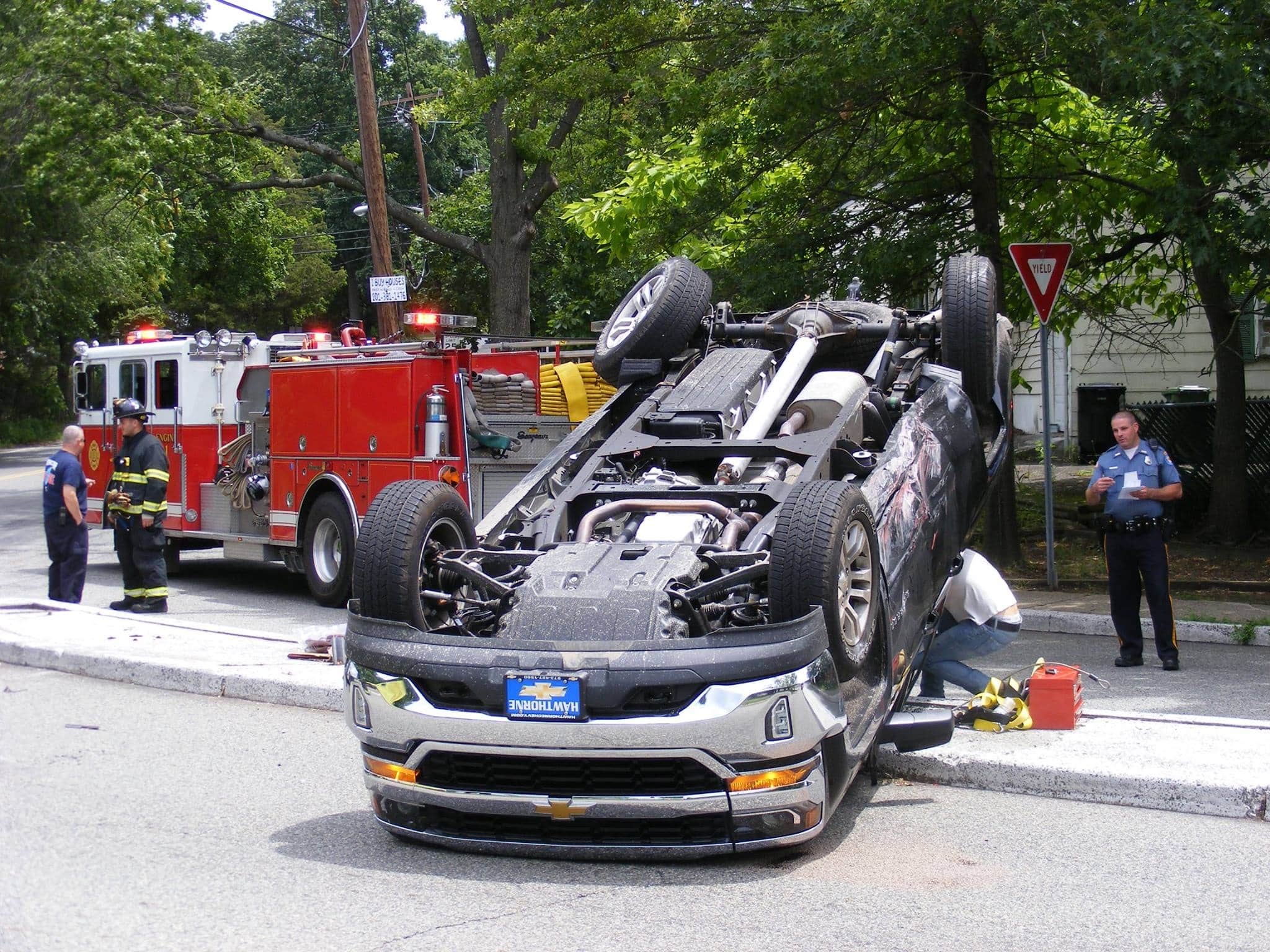 Ridgewood Police and Fire Respond with Paramus Police and Fire to Linwood Avenue Accident