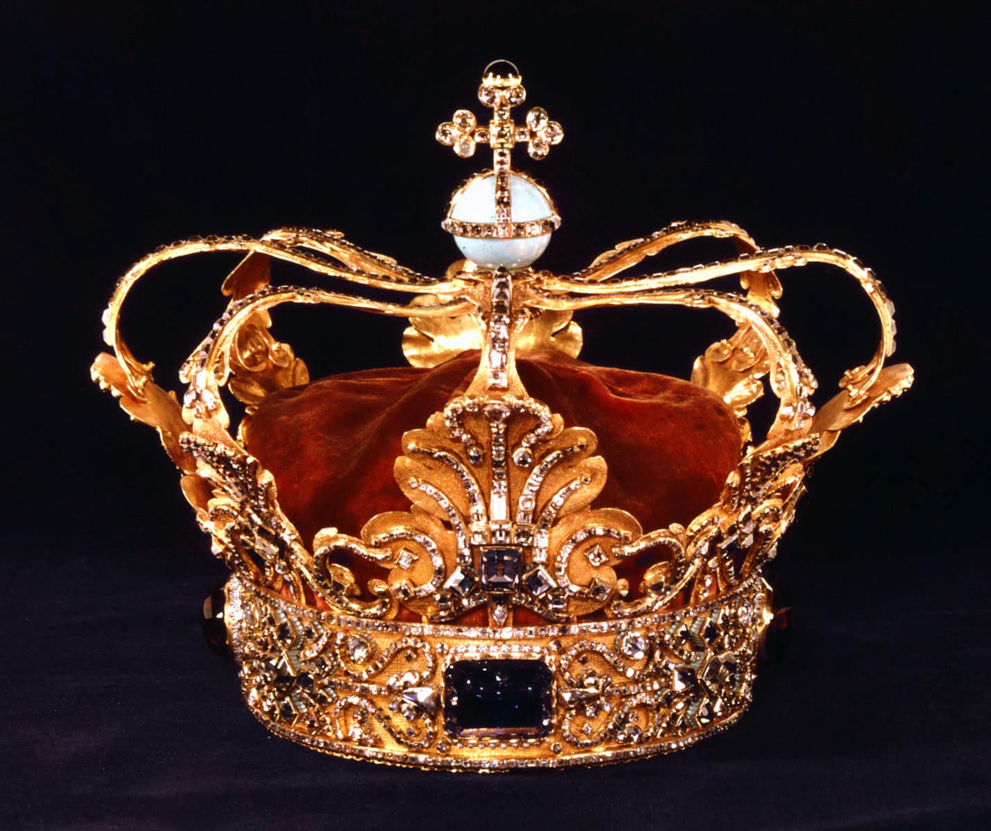 crown Denmark helmet form enamel gold stones 1670