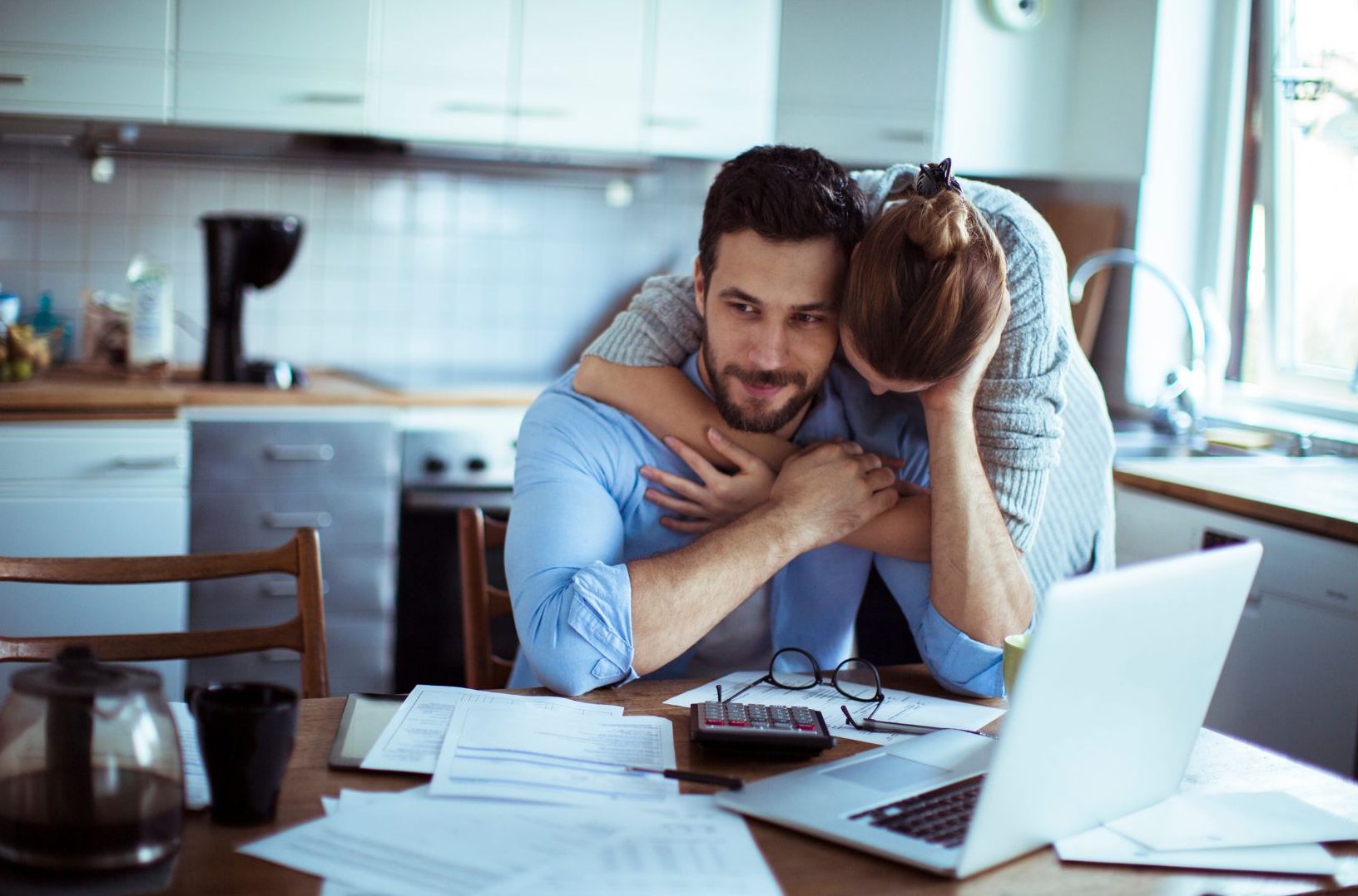 63d0f3e2cca0888ec8c541e1 how to split bills as a couple 2072432347 e1744203423131