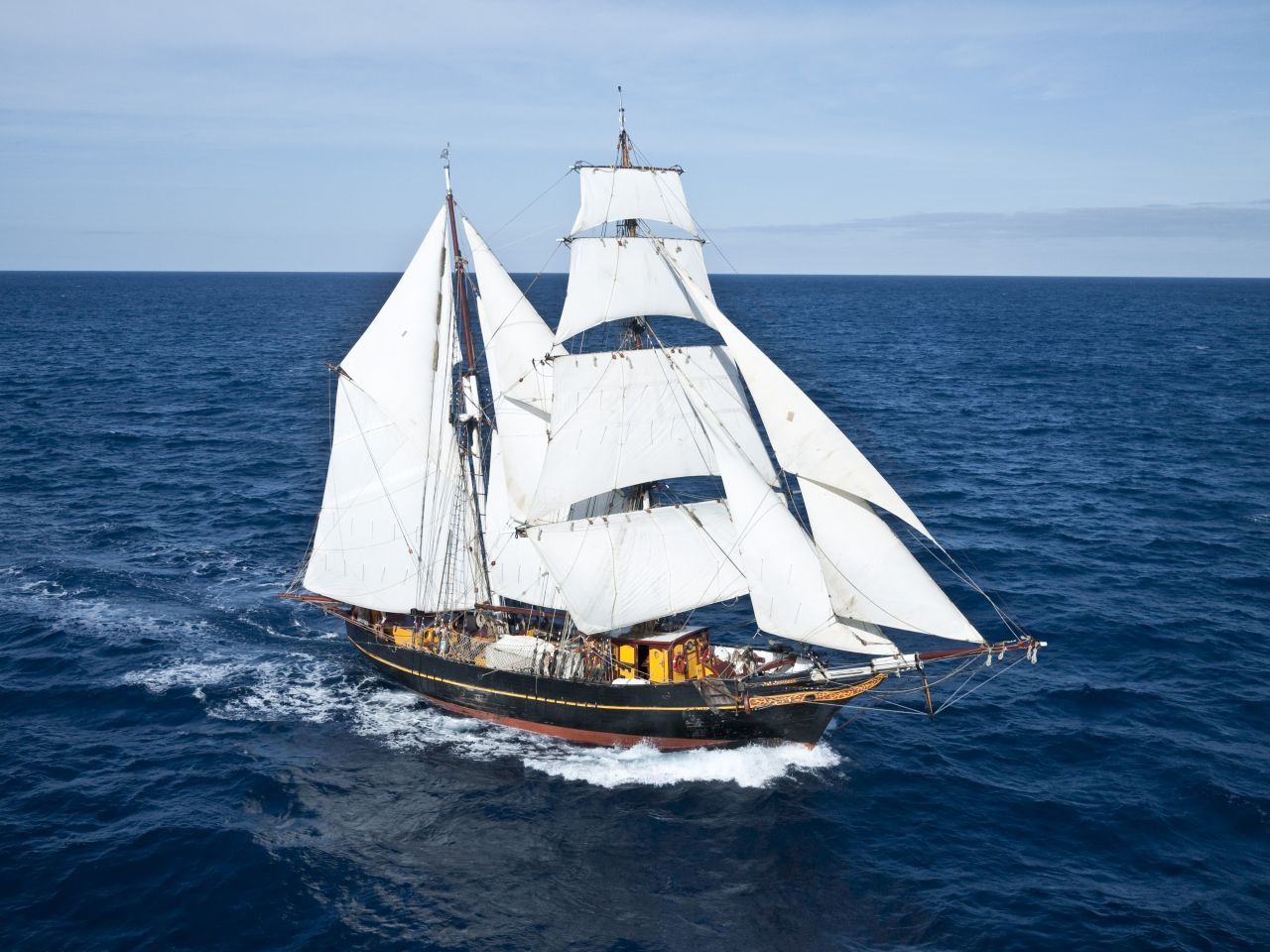 121008114222 tres hombres 2 2066306480