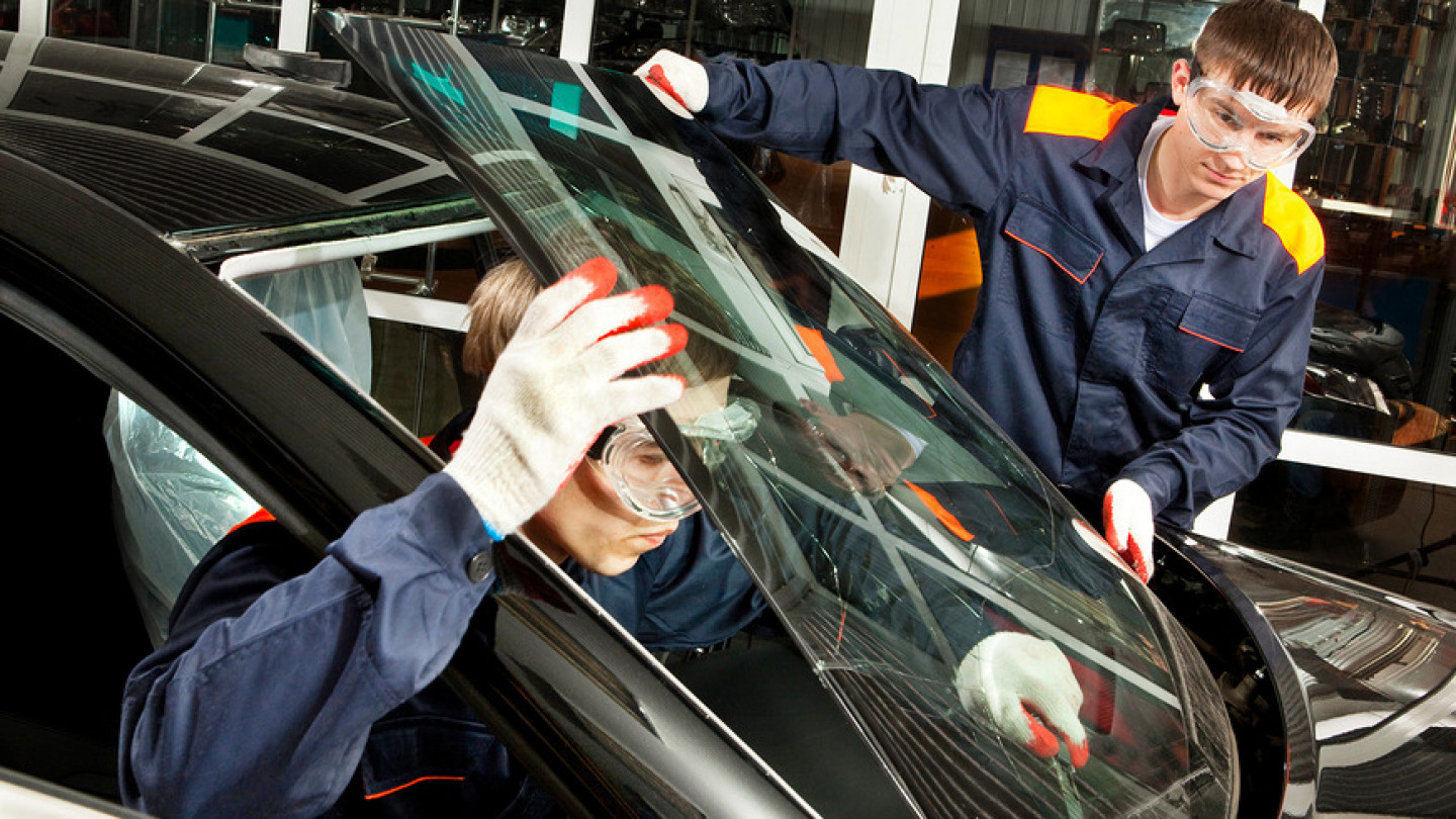 Two Real Mechanics Working In 83723927 8f8 1894288132
