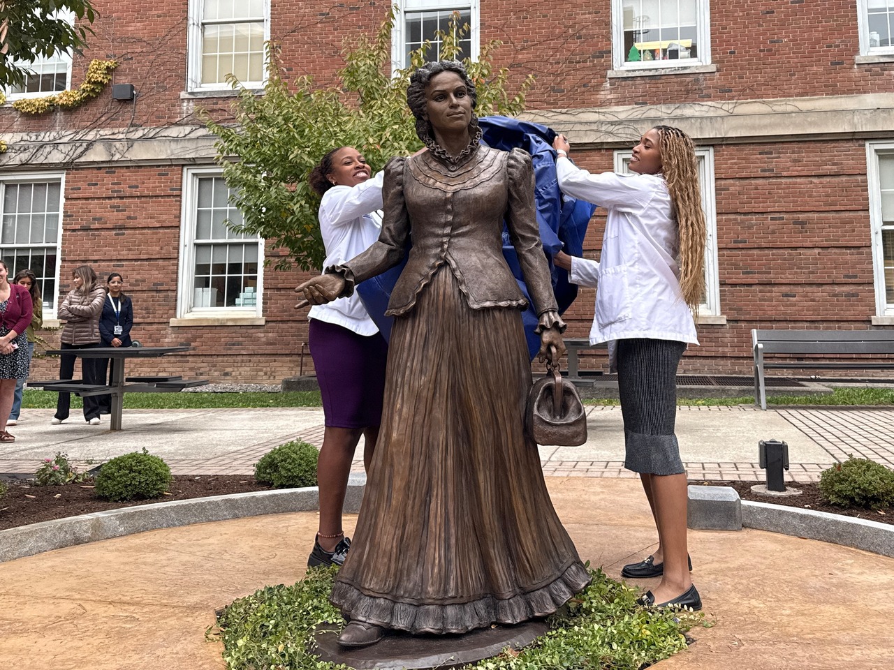 YHMQDFR44NATLJCAQUCG6Y5WRM