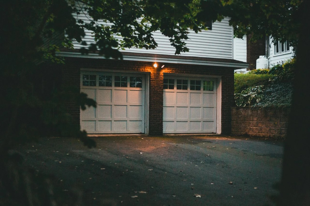 7 Signs Your Garage Needs an Upgrade This Summer 1 4