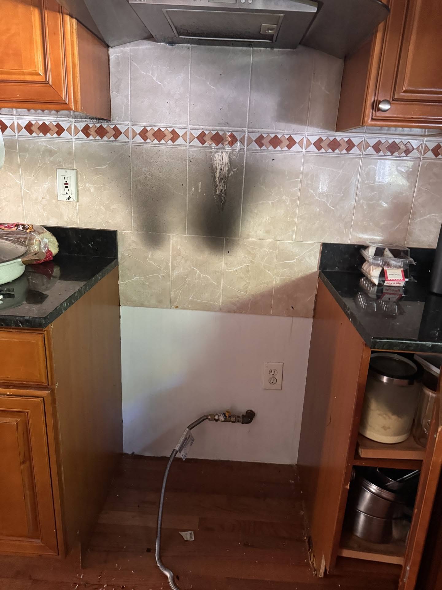 Culinary Disaster: Quick Action Prevents Major Damage After Oven Fire and Power Line Hazard in Ho-Ho-Kus 782367726 1484022480437366 7106383455074667909 n