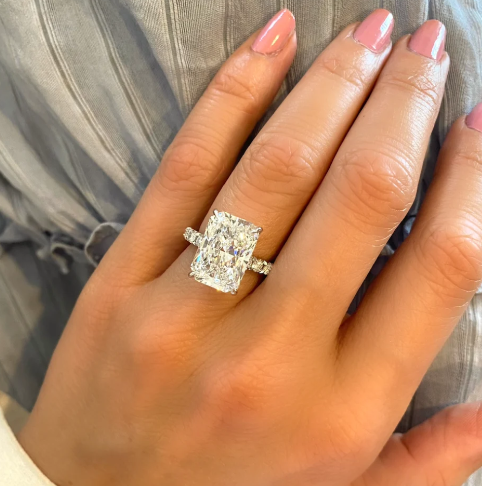 8 Carat Diamond Engagement Rings: The Ultimate Symbol of Extraordinary Love Screenshot 2026 08 17 102325