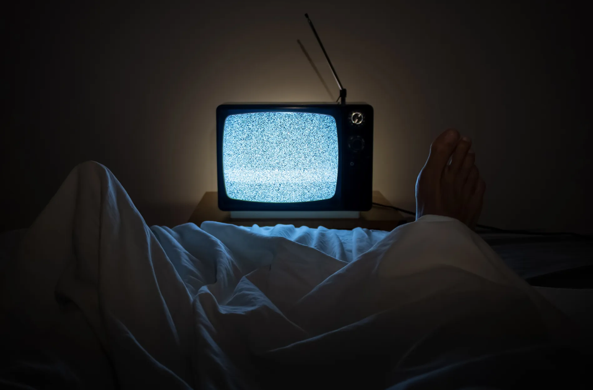 Sleeping with the TV On? New Study Reveals a Shocking Risk to Your Heart Health Screenshot 2026 09 13 060634